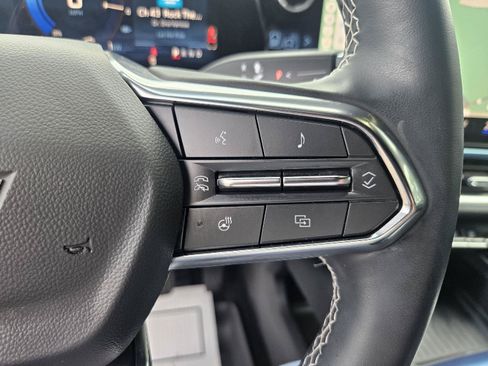 Used 2025 Chevrolet Equinox EV LT w/ Convenience Package FWD image 32