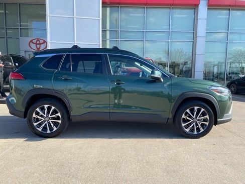Used 2024 Toyota Corolla Cross XLE image 2