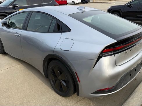 Used 2025 Toyota Prius LE image 4