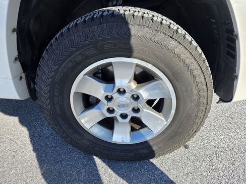 Used 2012 Toyota 4Runner SR5 w/ Convenience Pkg image 38