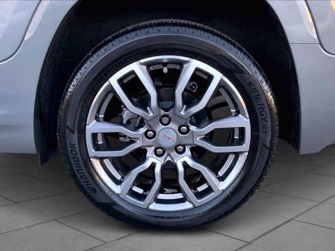 Used 2024 GMC Terrain Denali w/ Denali Premium Package image 10