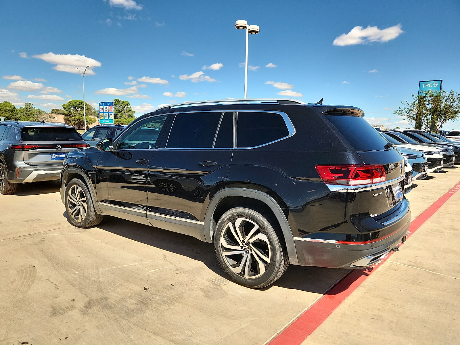 Used 2021 Volkswagen Atlas SEL Premium w/ MDO Package (Bench Seat) AWD/4WD image 3
