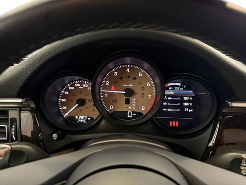 Certified 2024 Porsche Macan S AWD/4WD image 21