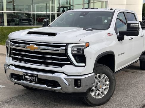 Used 2024 Chevrolet Silverado 2500 LTZ w/ LTZ Plus Package AWD/4WD image 2