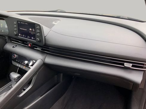Used 2025 Hyundai Elantra Sport FWD image 18