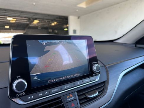 Used 2025 Nissan Altima 2.5 SV FWD image 24