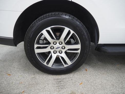 Used 2024 Ford Expedition Limited image 5