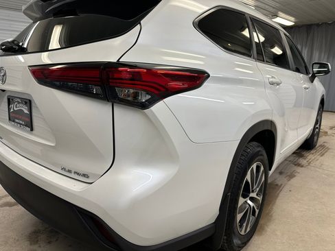 Used 2023 Toyota Highlander XLE image 27