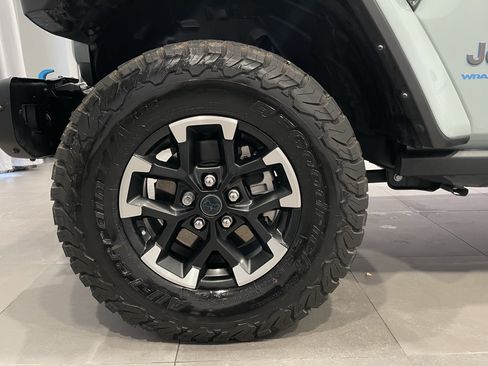 Used 2024 Jeep Wrangler Unlimited Rubicon 4xe AWD/4WD image 7