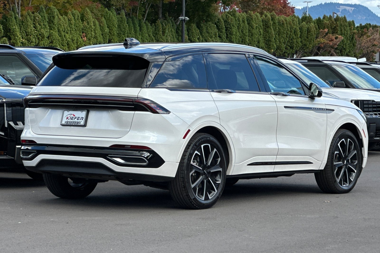 Used 2025 Lincoln Nautilus Reserve AWD/4WD image 4