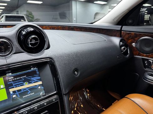 Used 2016 Jaguar XJ R-Sport image 25