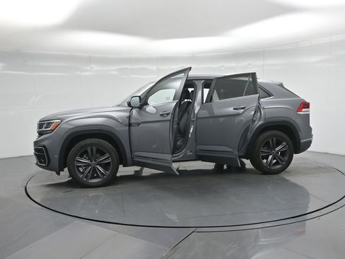 Used 2021 Volkswagen Atlas Cross Sport SE image 33