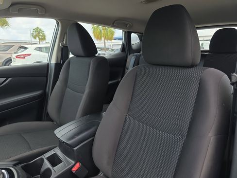 Used 2020 Nissan Rogue Sport S image 23