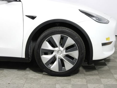 Used 2021 Tesla Model Y Long Range image 31