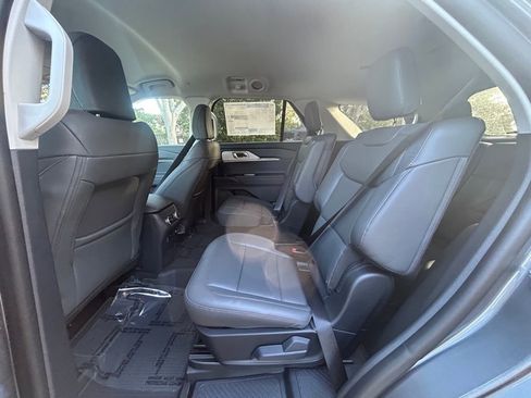 New 2026 Ford Explorer Active w/ Active Comfort Package RWD image 28