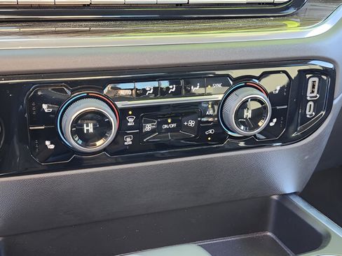 Used 2024 Chevrolet Silverado 1500 RST image 22