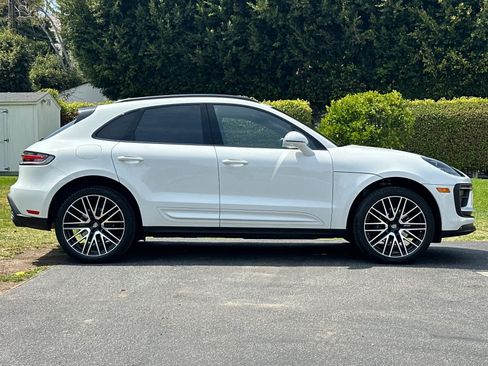 Certified 2025 Porsche Macan AWD/4WD image 9