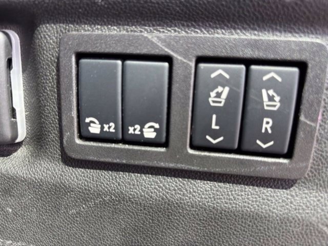 Used 2025 Chevrolet Suburban Premier AWD/4WD image 45