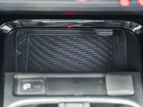 Used 2021 Mercedes-Benz GLB 250 4MATIC image 26