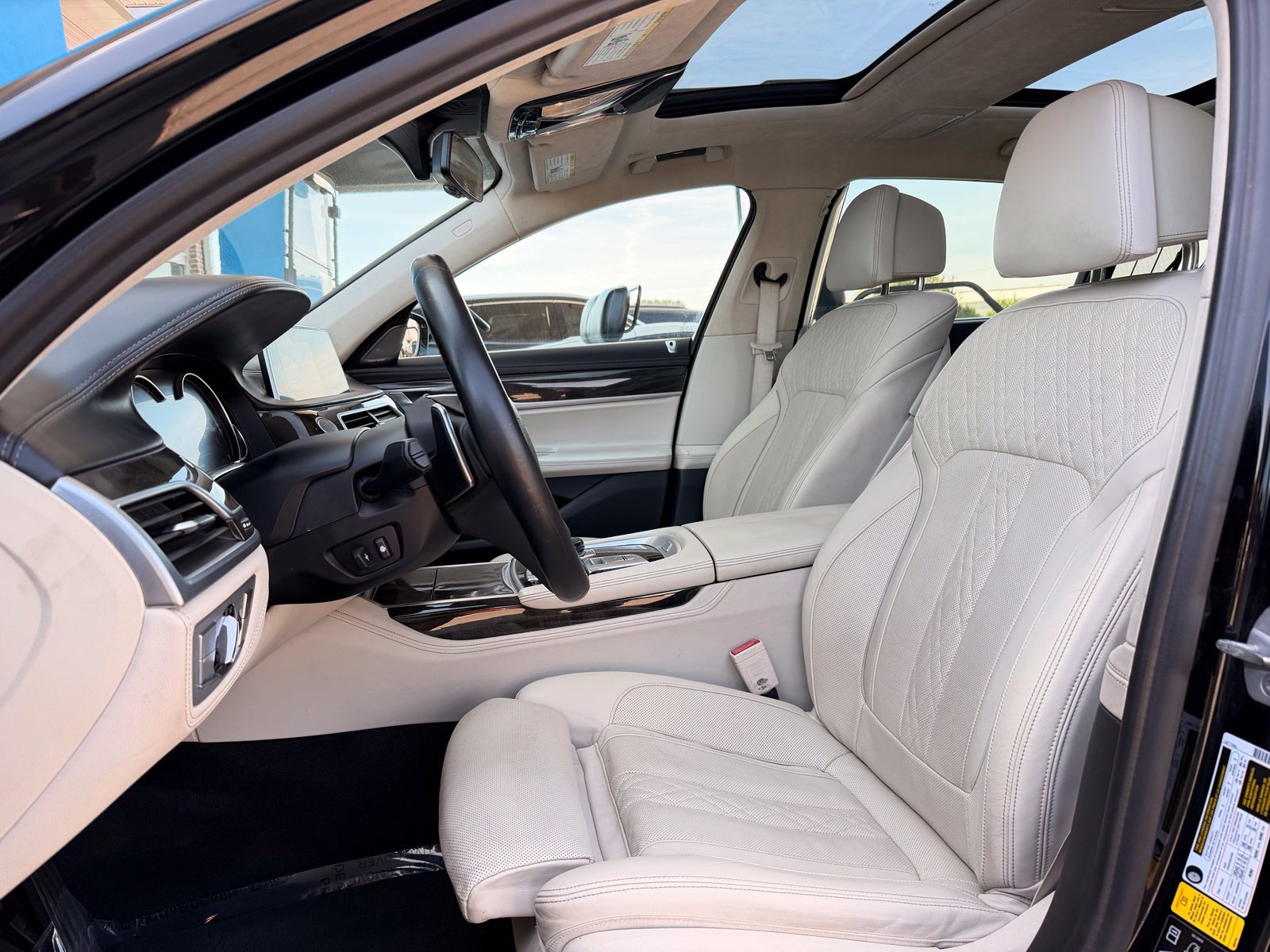 Used 2018 BMW 750i xDrive AWD/4WD image 21