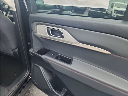 New 2026 Ford Explorer Active RWD image 19