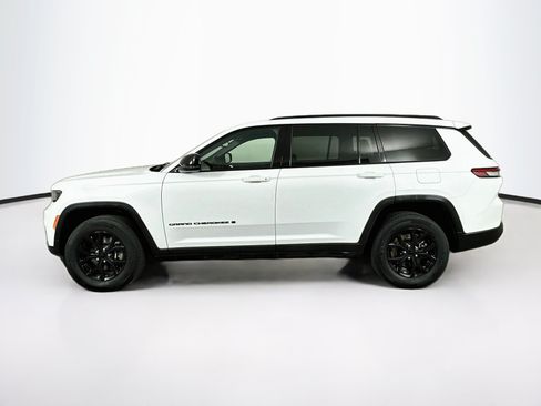 Used 2024 Jeep Grand Cherokee L Laredo AWD/4WD image 4