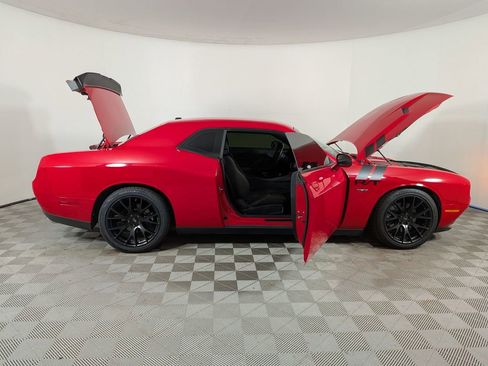 Used 2015 Dodge Challenger R/T w/ Quick Order Package 28B R/T RWD image 9
