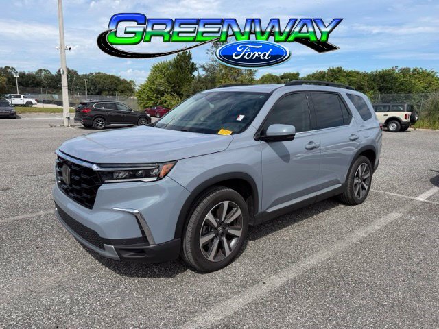 Used 2025 Honda Pilot Touring image 1