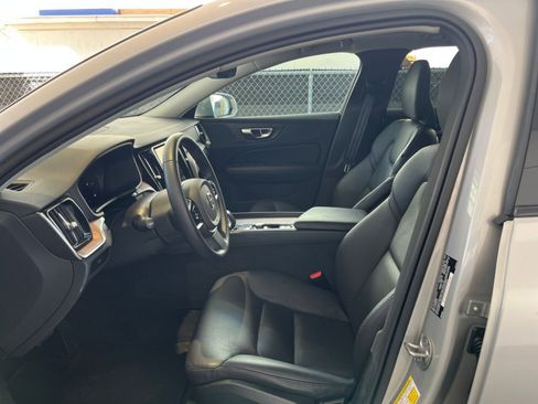 Used 2025 Volvo V60 B5 Cross Country Plus image 27