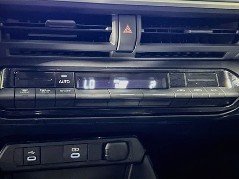 Used 2024 Toyota Prius LE FWD image 25