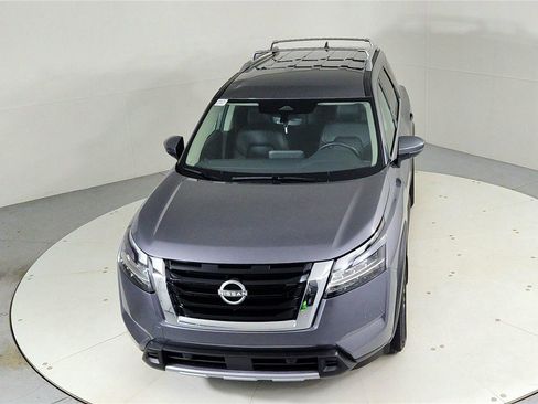 Used 2023 Nissan Pathfinder SL image 14