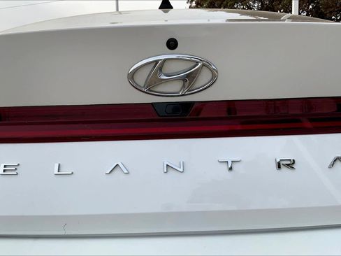 Used 2023 Hyundai Elantra Limited image 30