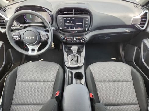 Used 2025 Kia Soul LX w/ LX Technology Package FWD image 24