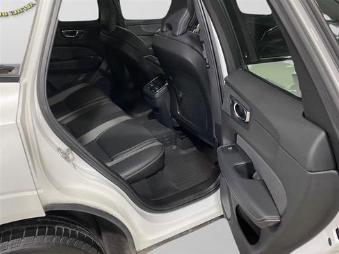 Used 2021 Volvo XC60 T5 R-Design AWD/4WD image 29