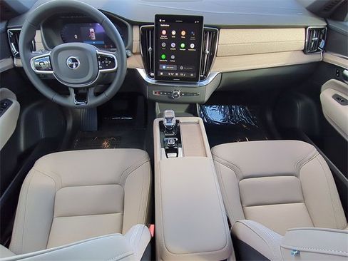 New 2026 Volvo XC90 T8 Plus w/ Protection Package Premier image 18