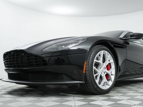 Used 2019 Aston Martin DB11 Coupe RWD image 43