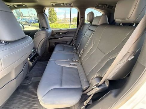 Certified 2024 Lexus LX 600 4WD w/ Premium Package image 20