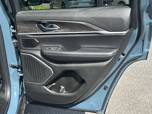 New 2026 Jeep Grand Cherokee Limited RWD image 18