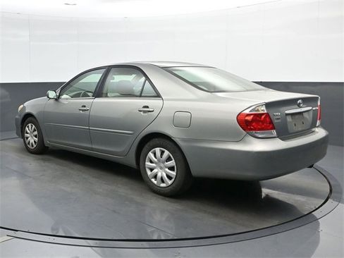 Used 2005 Toyota Camry LE image 6