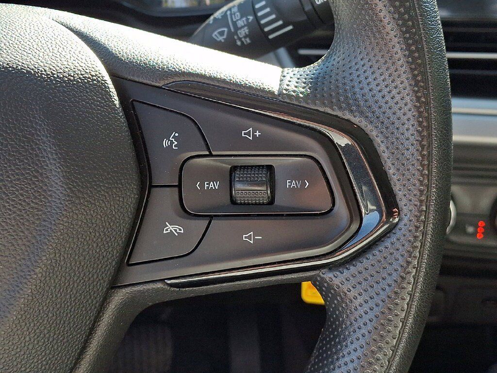 Used 2025 Chevrolet Trax LS w/ LS Convenience Package FWD image 27
