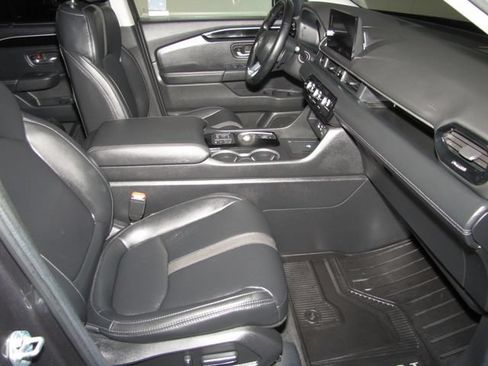 Certified 2025 Honda Pilot Touring image 20