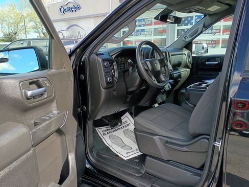 Used 2021 Chevrolet Silverado 1500 Custom Trail Boss w/ Midnight Edition AWD/4WD image 9