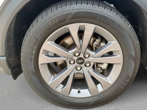 Used 2023 Ford Explorer XLT w/ Equipment Group 202A AWD/4WD image 12