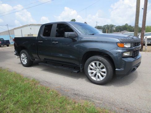 Used 2019 Chevrolet Silverado 1500 Custom w/ Custom Value Package image 2