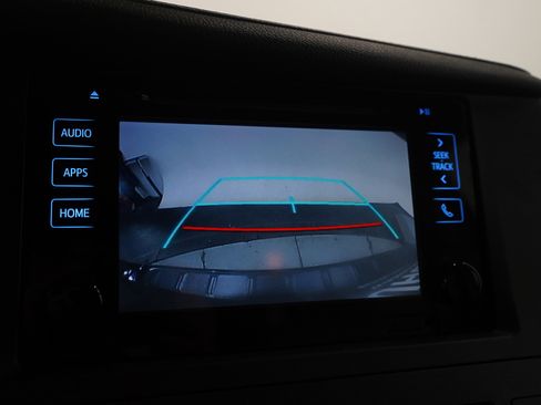 Used 2017 Toyota Sienna XLE image 22