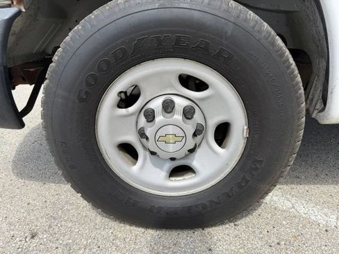 Used 2013 Chevrolet Express 2500 RWD image 9