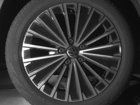 Used 2025 Volkswagen Taos SE image 15