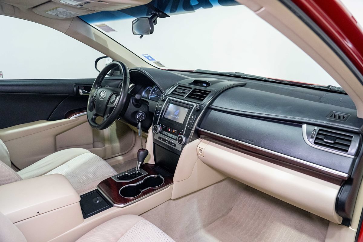 Used 2013 Toyota Camry XLE FWD image 19