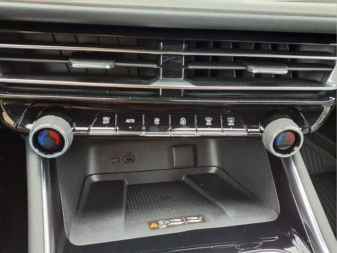 Used 2025 Chevrolet Traverse LT w/ LPO, Floor Liner Package image 9