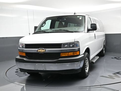 Used 2025 Chevrolet Express 3500 LT w/ LT Preferred Equipment Group RWD image 11